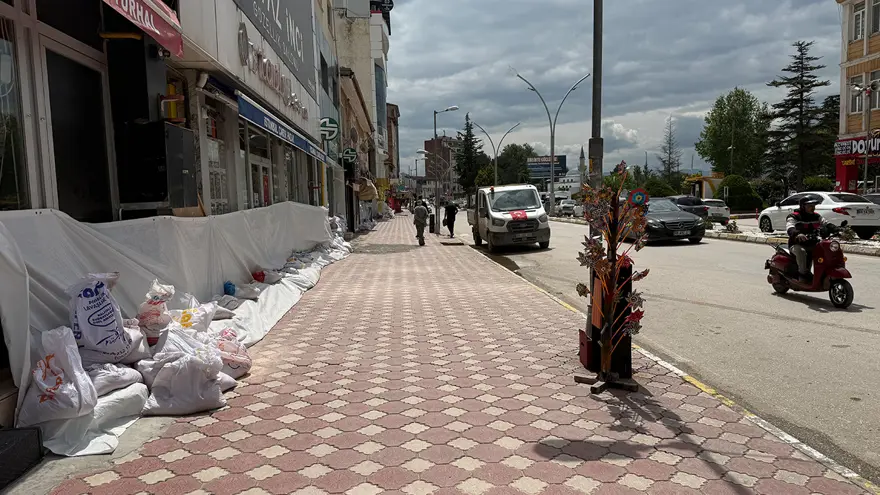 Almus Barajı'nın doluluğu yüzde 100'e ulaştı. Tokat'ta taşkına karşı 15 mahalle ve 7 köyün tahliyesine başlandı 10 Almus Barajı'nın doluluğu yüzde 100'e ulaştı. Tokat'ta taşkına karşı 15 mahalle ve 7 köyün tahliyesine başlandı 10