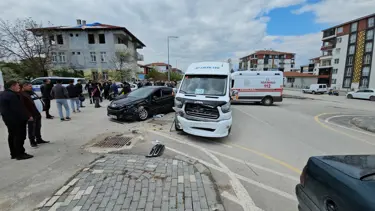 Tokat'ta okul servisi ile otomobil çarpıştı: Yaralılar var