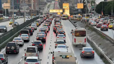 İstanbul'da trafiği kilit! Yoğunluk oran 90'a çıktı