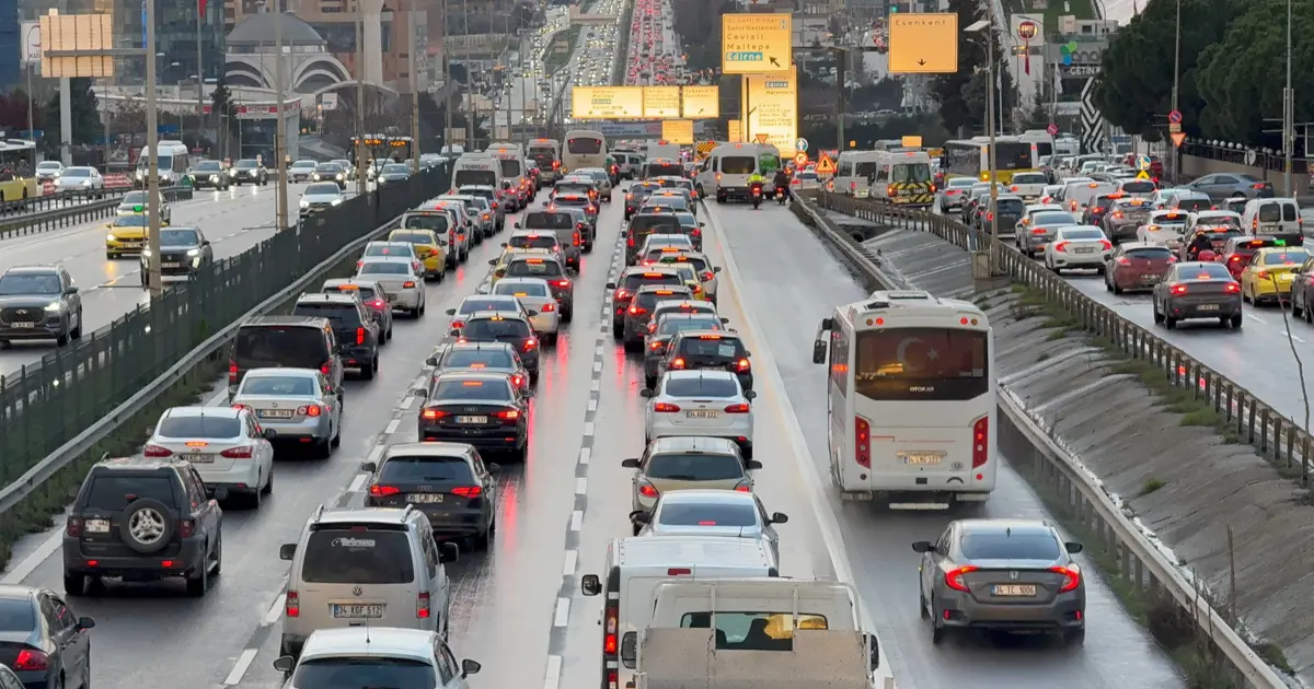 İstanbul'da trafik kilit! Yoğunluk yüzde 90'a çıktı