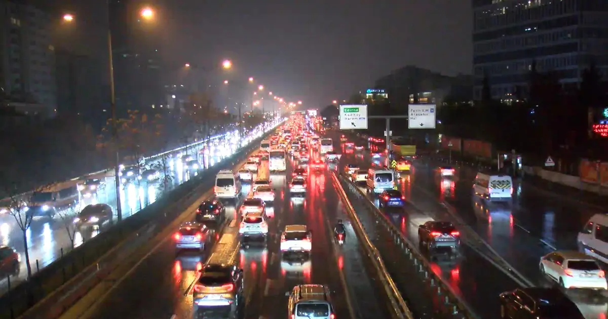 Harita kırmızıya büründü, trafik durma noktasına geldi