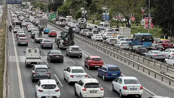 Dünyanın en yoğun trafiği İstanbul&#x27;da. Yılda 118 saat yolda geçiyor