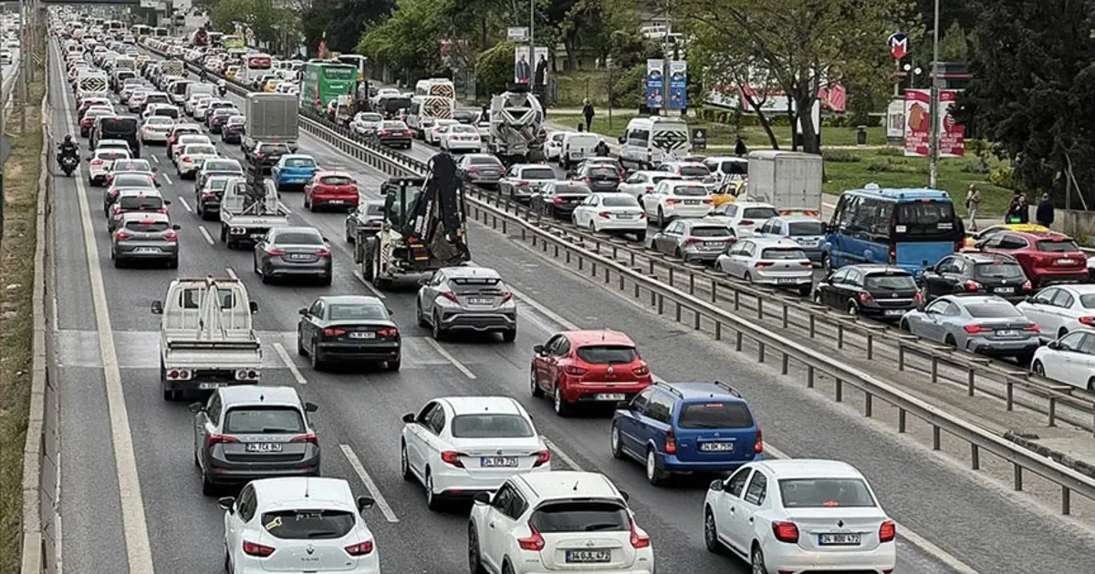 Dünyanın en yoğun trafiği İstanbul'da. Yılda 118 saat yolda geçiyor