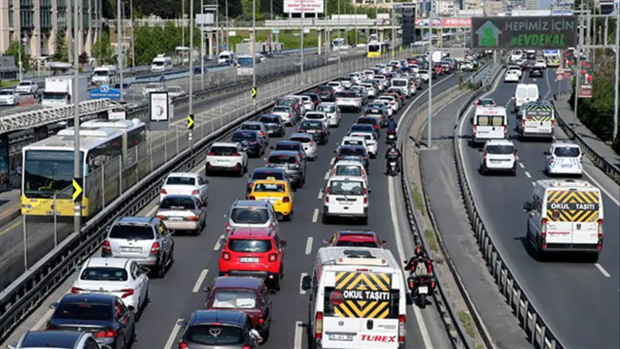 İstanbullular dikkat! Bu yollar 03.00'ten 15.00'e kadar trafiğe kapalı olacak 2