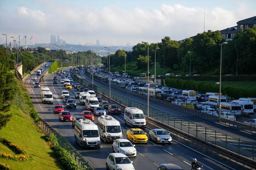 İstanbullular dikkat! Bu yollar 03.00'ten 15.00'e kadar trafiğe kapalı olacak 