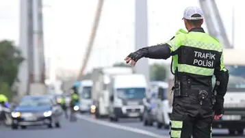 "Dur" ihtarına uymadı, 460 bin TL'lik oldu. Sürücünün ehliyetini kaptırdığı öğrenildi