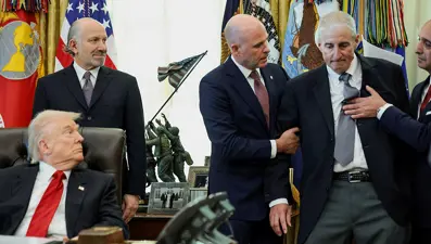 Şirket yöneticisi Beyaz Saray'da bayıldı, Doktor Öz müdahale etti