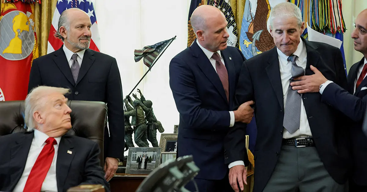 Şirket yöneticisi Beyaz Saray'da bayıldı, Doktor Öz müdahale etti