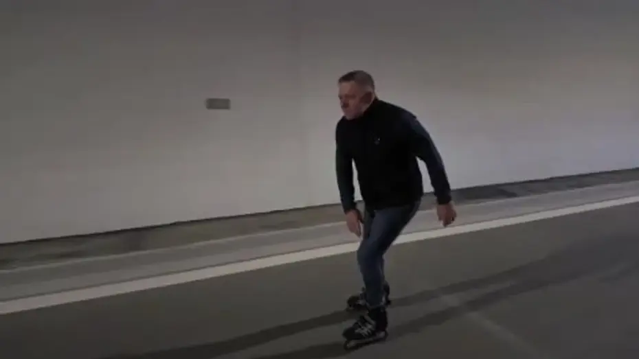 Slovakya Başbakanı, ülkenin en uzun tünelinde paten kaydı