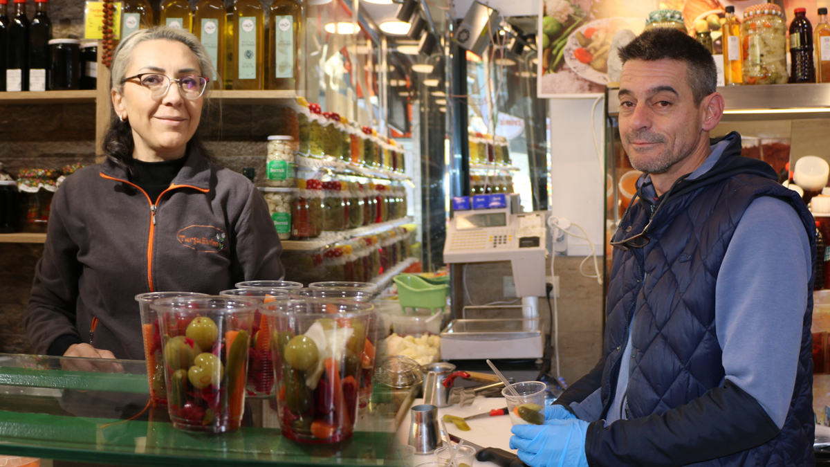 Turşu limonla mı sirkeyle mi yapılır? "Neşeli Günler" filmindeki turşucu gerçek oldu