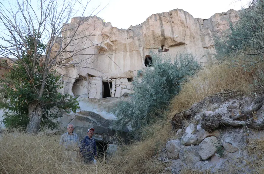 Она оказалась под водой из-за плотины: вековая мечеть была брошена на произвол судьбы.