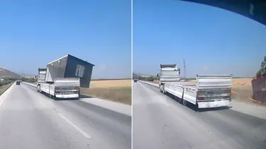 Trafikte yürekler ağza geldi. Fırtına TIR'ın üzerindeki konteyneri devirdi