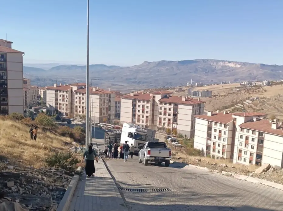 Şırnak'ta TIR devrildi: 1 yaralı