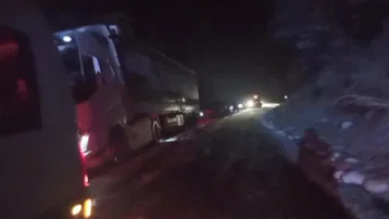 TIR kaydı, yol kapandı: Uzun araç kuyrukları oluştu