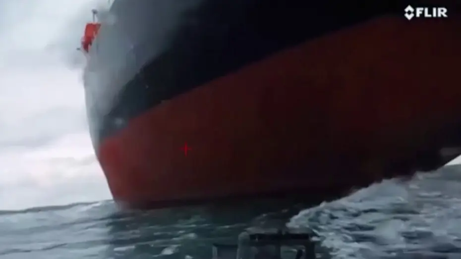 Ukrayna limanda Rus tankerini vurdu