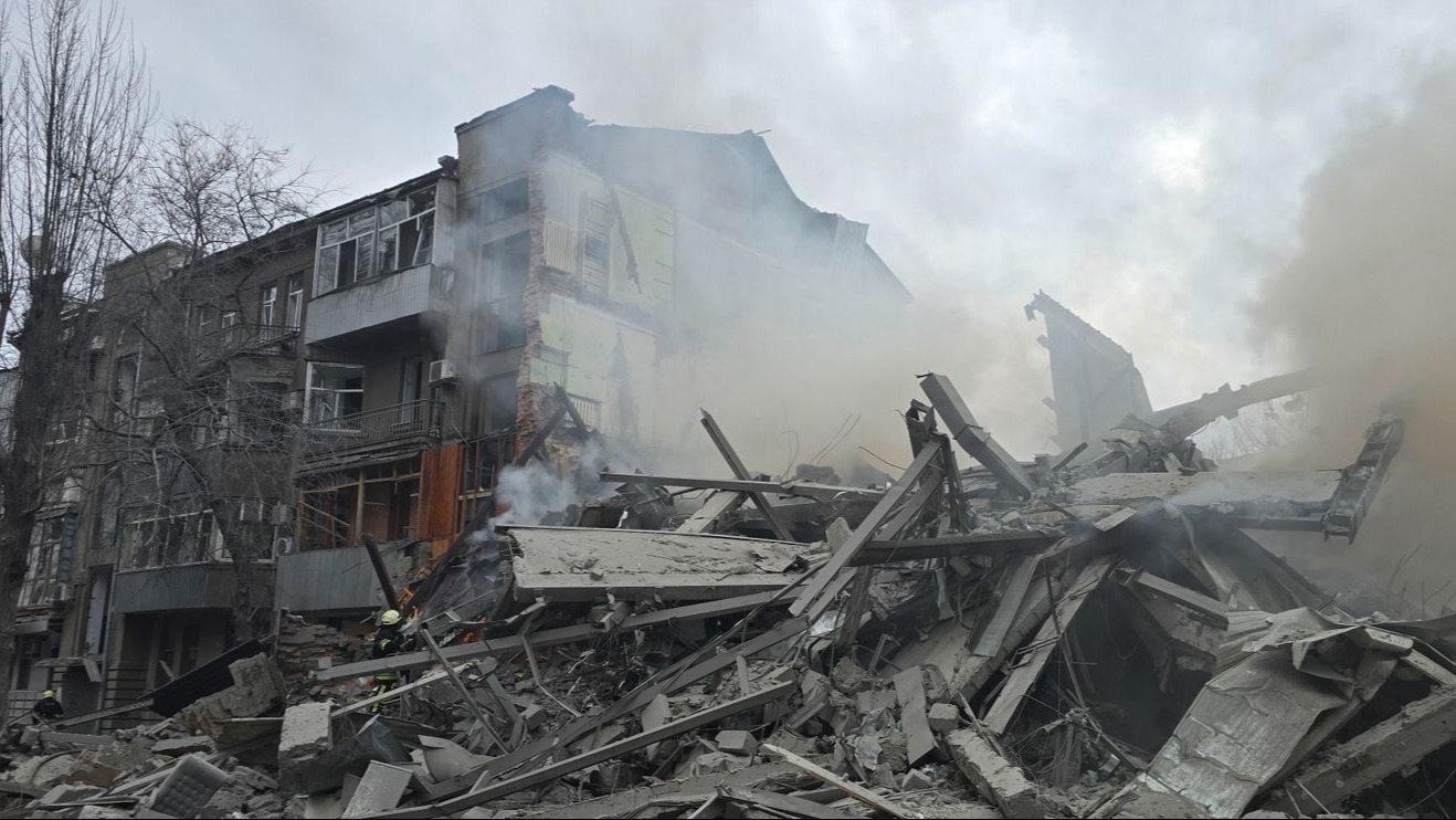 Rusya'dan Harkov'a saldırı. Çok katlı bina vuruldu  