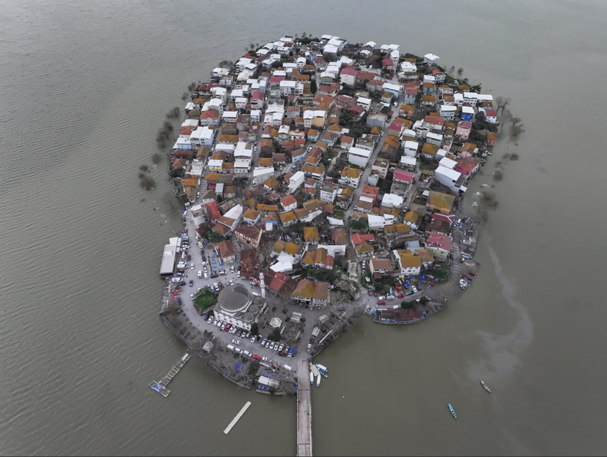 SUYLA DOLU ZAMAN ADA, ÇEKİLDİĞİ ZAMAN YARDIMADA
 4