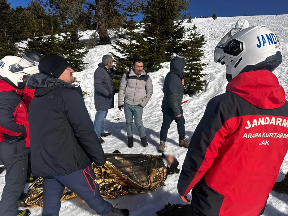 Uludağ'da kızak faciası: Dereye uçan tatilci ölümden döndü