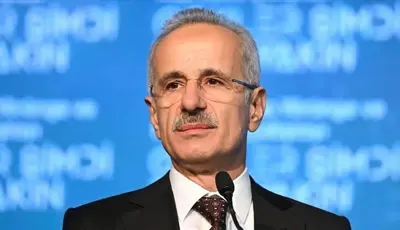 Irak'la imza töreninde ne yaşandı? Bakan Uraloğlu açıklama yaptıUlaştırma ve Altyapı Bakanı Abdulkadir Uraloğlu, Kalkınma Yolu imza törenine ilişkin, "Teknik bir noktanın düzeltilmesi gerekiyordu. Irak ve Türkiye'nin iradesi netti, şüphe oluşmadı." açıklamasında bulundu.