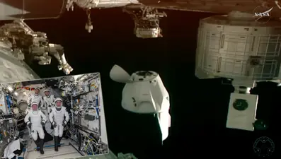 Uzaydan sağlık sorunu tahliyesi tamamlandı. 4 astronot Dünya'ya döndü