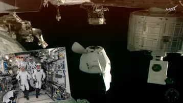 Uzaydan tahliye başladı. 4 astronot istasyondan ayrıldı