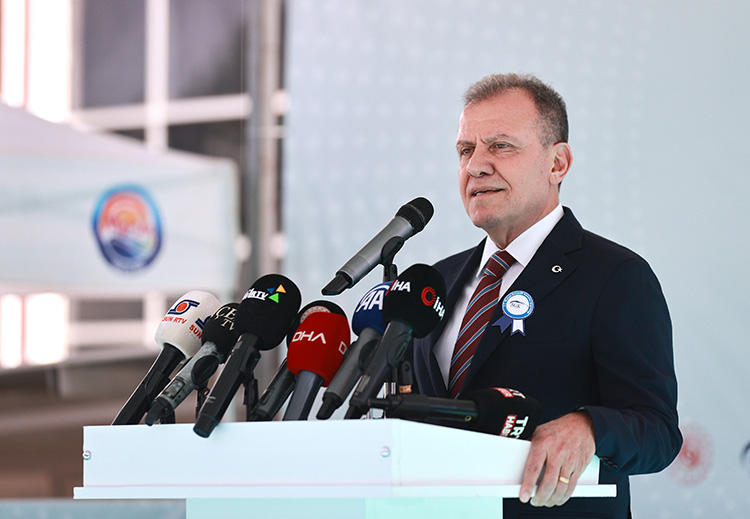 SON DAKİKA... Mersin Büyükşehir Belediye Başkanı Vahap Seçer gözaltına alındı
