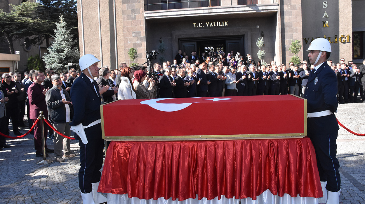 Afyonkarahisar Vali Yardımcısı İhsan Ayrancı son yolculuğuna uğurlandı
