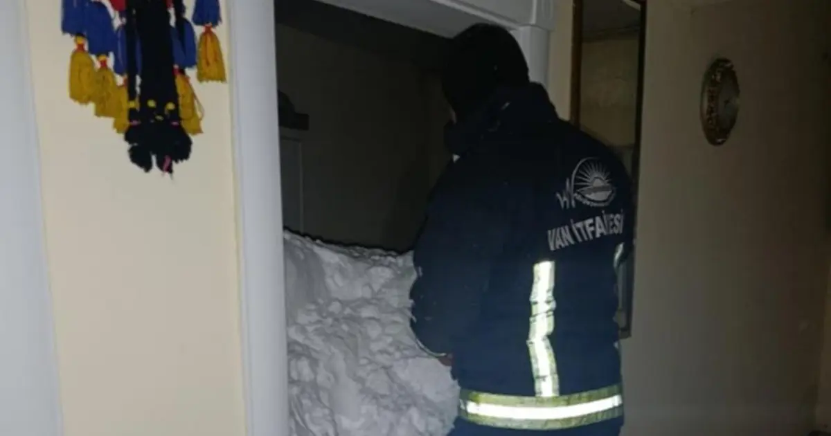 Van'da mahalleye çığ düştü. Bir kişi kayıp, 22 ev boşaltıldı