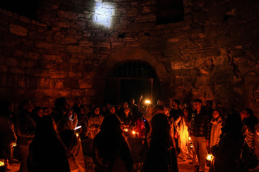 Fener ışığında yedikule zindanlarının tarihine ziyaret Fener ışığında yedikule zindanlarının tarihine ziyaret