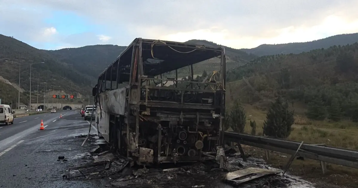 Öğrencileri taşıyan otobüs küle döndü