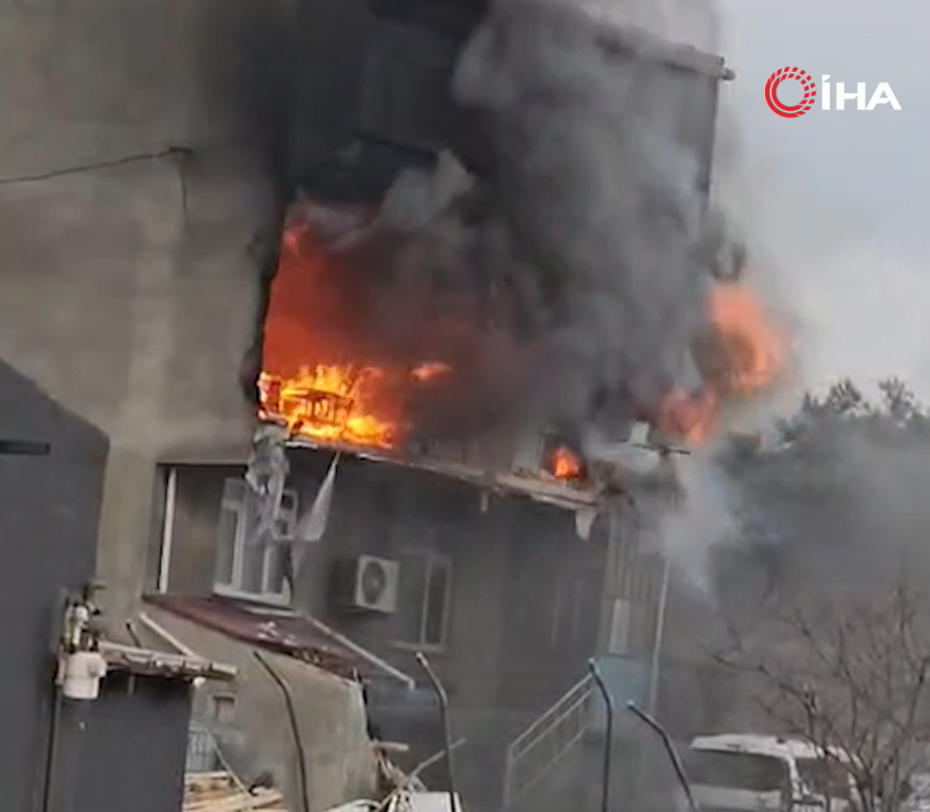 Büyükçekmece'de korkutan yangın. Ekipler sevk edildi