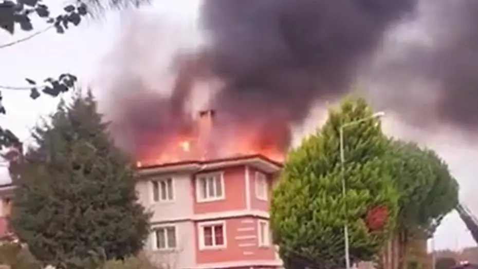 Yalova'da korkutan çatı yangını