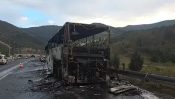 Öğrencileri taşıyan otobüs küle döndü