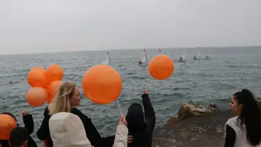 Tekirdağ'da yelkenciler turuncu balonla lösemiye dikkat çekti