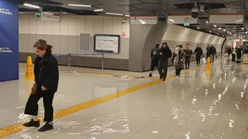 İstanbul'u sağanak vurdu. Yollar göle döndü, metroları su bastı 