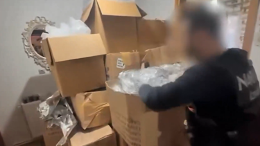 İstanbul ve İzmir'de uyuşturucu operasyonu. Milyonlarca hap ele geçirildi