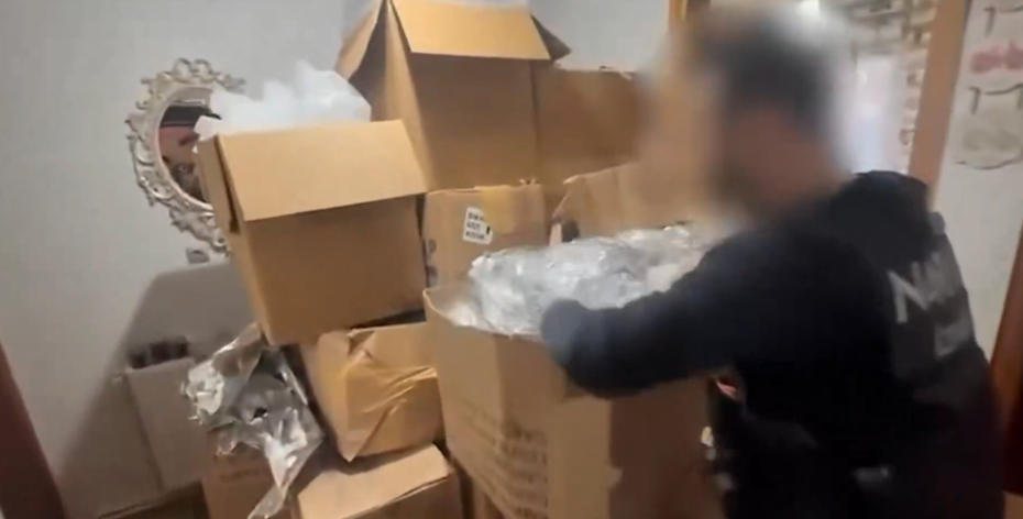 İstanbul ve İzmir'de uyuşturucu operasyonu. Milyonlarca hap ele geçirildi