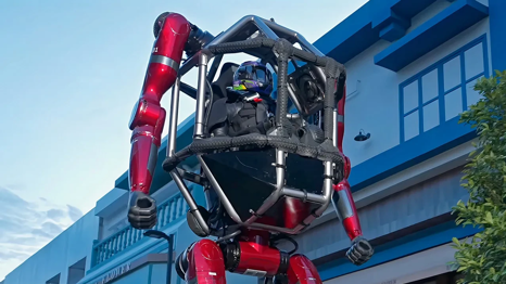 Çin’in yeni robotu: Hem iş makinesi hem de sivil araç