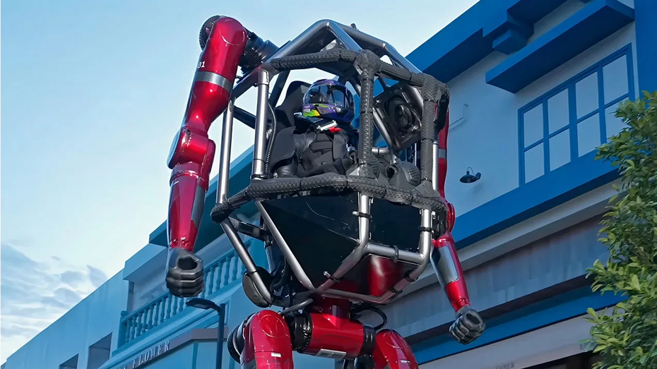 Çinli şirket dev robotu tanıttı: Hem iş makinesi hem de sivil araç
