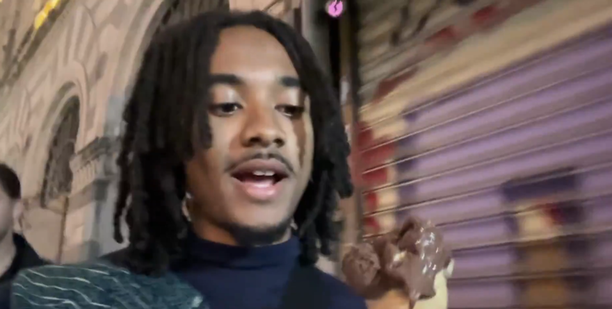 Dondurma gösterisi turisti isyan ettirdi, "50 lira yerine 300 lira aldılar" dedi.  4