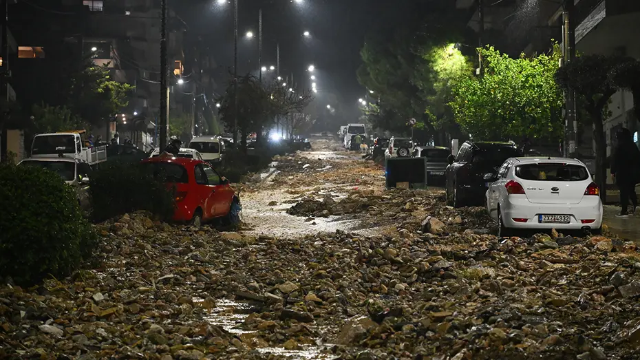 Yunanistan'ı sel ve fırtına vurdu, 2 kişi öldü