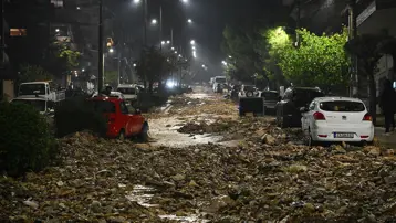 Yunanistan'ı sel ve fırtına vurdu, 2 kişi öldü