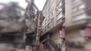 İstanbul'da bina yan binanın üzerine devrildi. Ekipler olay yerinde