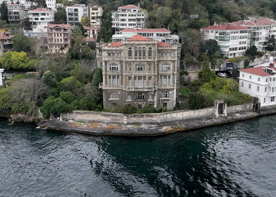 İhtişamıyla göz kamaştırıyor... Zeki Paşa Yalısı yeniden satışta 1