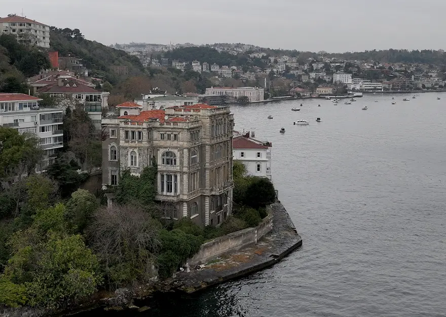 İhtişamıyla göz kamaştırıyor... Zeki Paşa Yalısı yeniden satışta 4