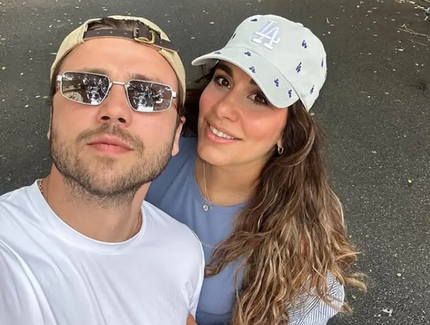 Tolga Sarıtaş ve oğlundan yeni poz. Eşi Zeynep Mayruk paylaştı 3