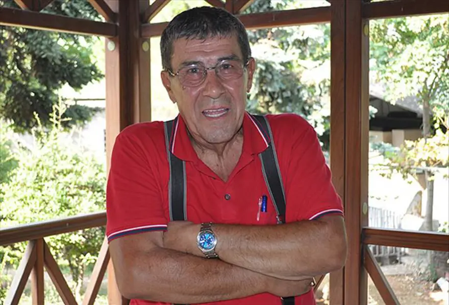 Huzurevine yerleşen Zihni Göktay'dan üzen haber. Kalça kemiği kırıldı, ameliyat oldu 1