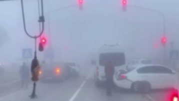 Yoğun sis zincirleme kazaya neden oldu