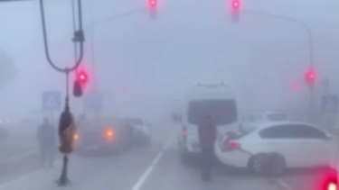 Yoğun sis zincirleme kazaya neden oldu