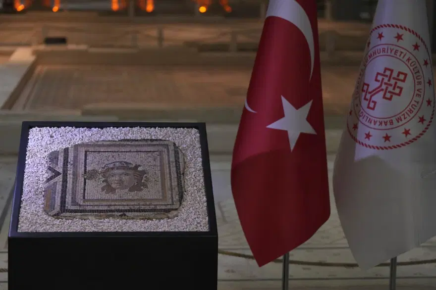 ABD, Çingene Kızı Mozaiği'nin eksik parçasını Türkiye'ye iade etti  4